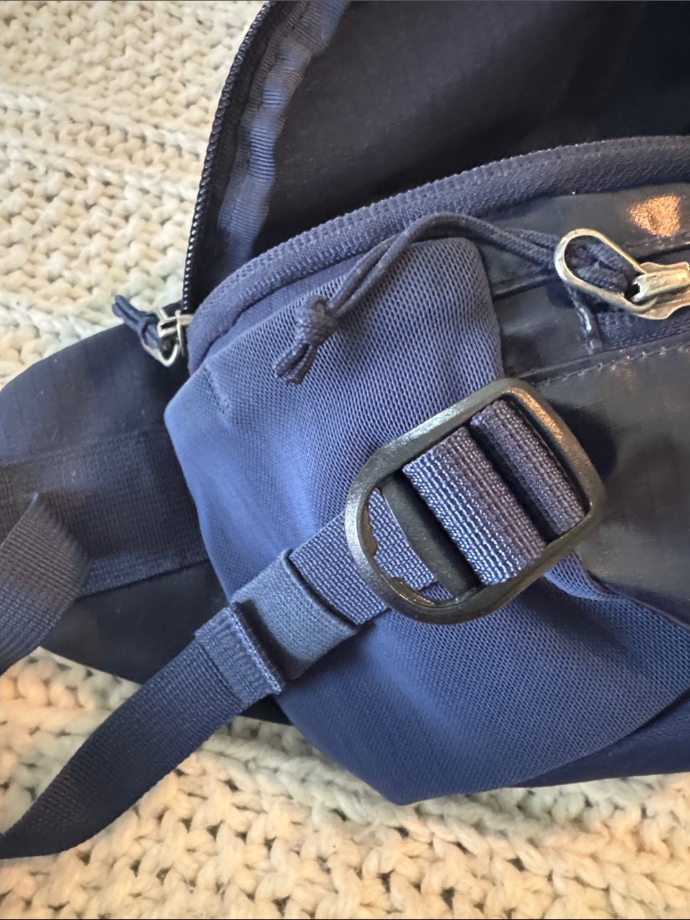Patagonia Navy Belt Bag with Red Logo Patch - Picture 6 of 11